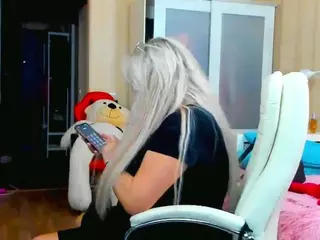 SquirtySexyMilf's Live Sex Cam Show