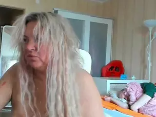 SquirtySexyMilf's Live Sex Cam Show