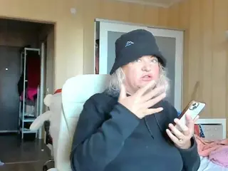SquirtySexyMilf's Live Sex Cam Show