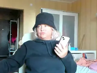 SquirtySexyMilf's Live Sex Cam Show