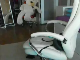 SquirtySexyMilf's Live Sex Cam Show