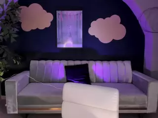 SQUIRTER DOLL's Live Sex Cam Show