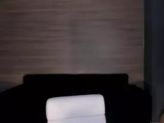 SQUIRTER DOLL's Live Sex Cam Show