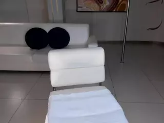 SQUIRTER DOLL's Live Sex Cam Show