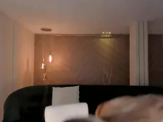 SQUIRTER DOLL's Live Sex Cam Show