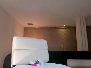 SQUIRTER DOLL's Live Sex Cam Show