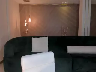 SQUIRTER DOLL's Live Sex Cam Show