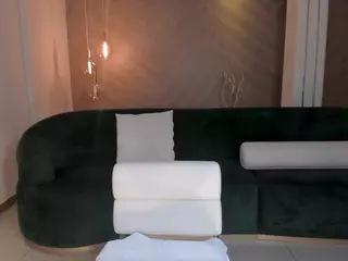 SQUIRTER DOLL's Live Sex Cam Show