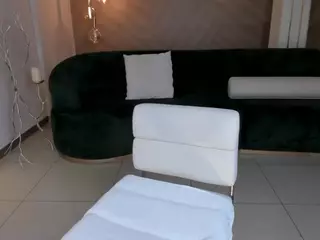 SQUIRTER DOLL's Live Sex Cam Show