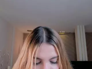 SQUIRTER DOLL's Live Sex Cam Show