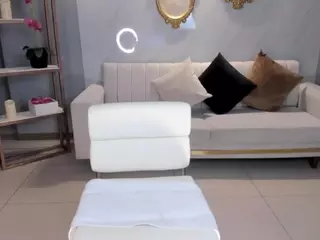 SQUIRTER DOLL's Live Sex Cam Show