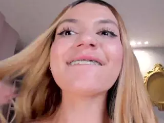SQUIRTER DOLL's Live Sex Cam Show