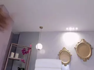 SQUIRTER DOLL's Live Sex Cam Show