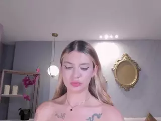 SQUIRTER DOLL's Live Sex Cam Show