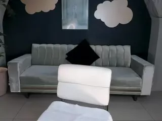 SQUIRTER DOLL's Live Sex Cam Show