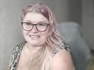 Live cam show with DianaCrystal