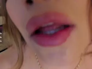 Lea Thompson's Live Sex Cam Show