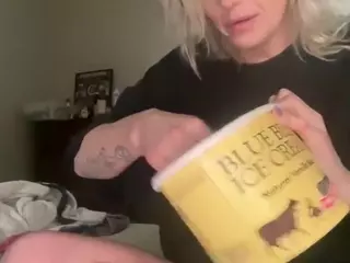 Crumbalina's Live Sex Cam Show
