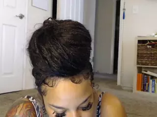 Elegance's Live Sex Cam Show