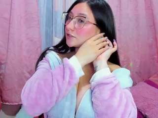 Live cam show with Lucy Joness