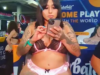 Briina100's Live Sex Cam Show