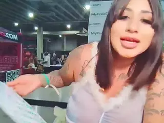 Briina100's Live Sex Cam Show