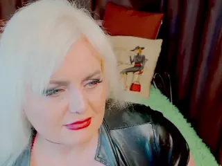 stiphlermom's Live Sex Cam Show