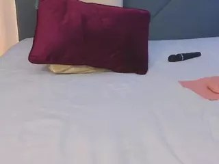 Kira's Live Sex Cam Show