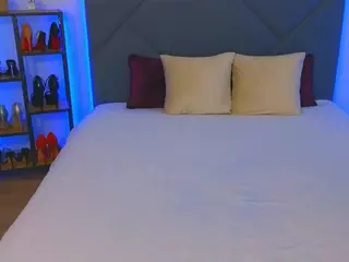 Kira's Live Sex Cam Show