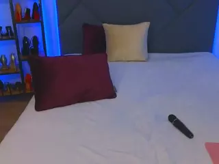 Kira's Live Sex Cam Show