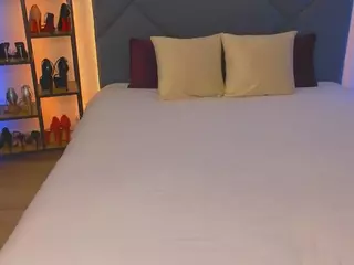 Kira's Live Sex Cam Show