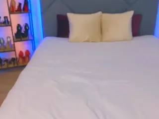 Kira's Live Sex Cam Show