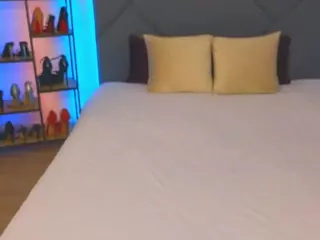 Kira's Live Sex Cam Show