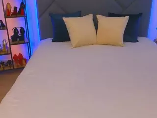 Kira's Live Sex Cam Show