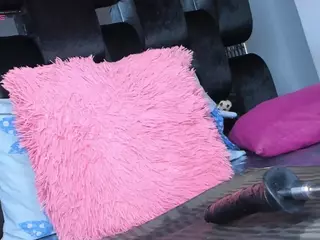 levanaaa's Live Sex Cam Show