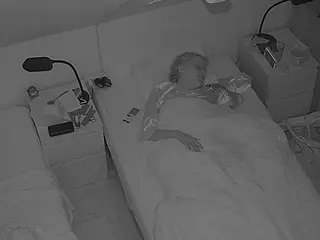 Julmodels Bedroom-D7's Live Sex Cam Show