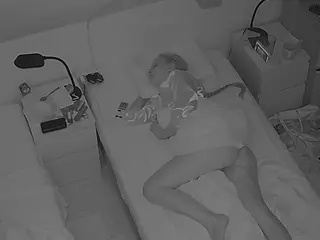 Julmodels Bedroom-D7's Live Sex Cam Show