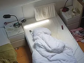 Julmodels Bedroom-D7's Live Sex Cam Show
