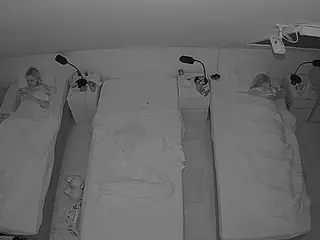 Julmodels Bedroom-D7's Live Sex Cam Show