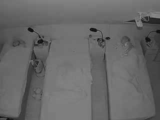 Julmodels Bedroom-D7's Live Sex Cam Show