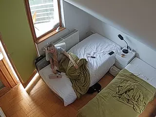 Julmodels Bedroom-D7's Live Sex Cam Show