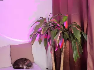 Thalia Fernandez's Live Sex Cam Show