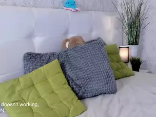 Kira's Live Sex Cam Show