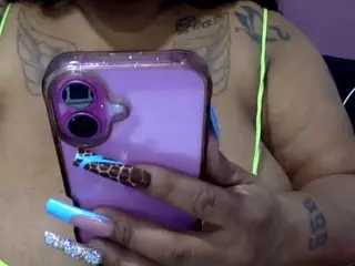 THEREALKISSES's Live Sex Cam Show