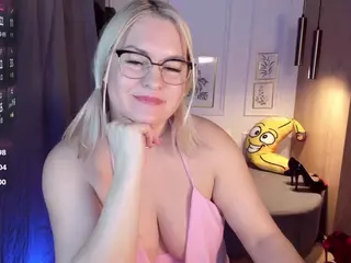 YolandaKiss's Live Sex Cam Show