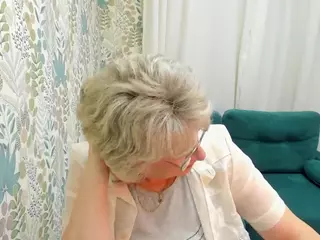 EvelynJoyful's Live Sex Cam Show