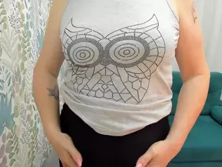 EvelynJoyful's Live Sex Cam Show