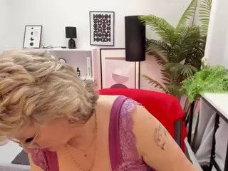 EvelynJoyful's Live Sex Cam Show