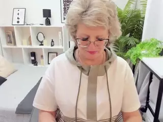 EvelynJoyful's Live Sex Cam Show