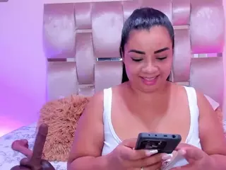 MelanyShayk's Live Sex Cam Show